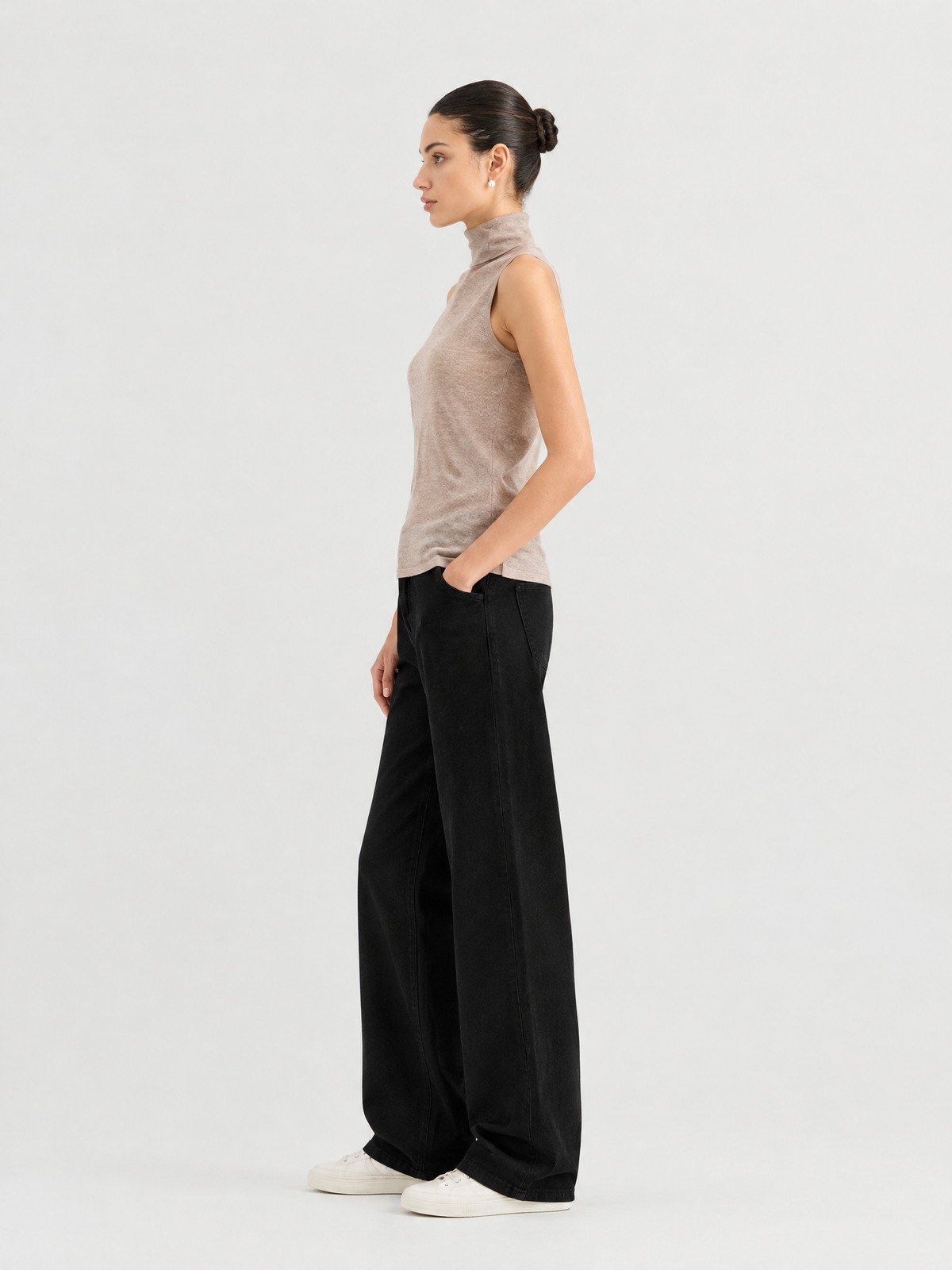 Sleeveless wool-blend turtleneck — Side view