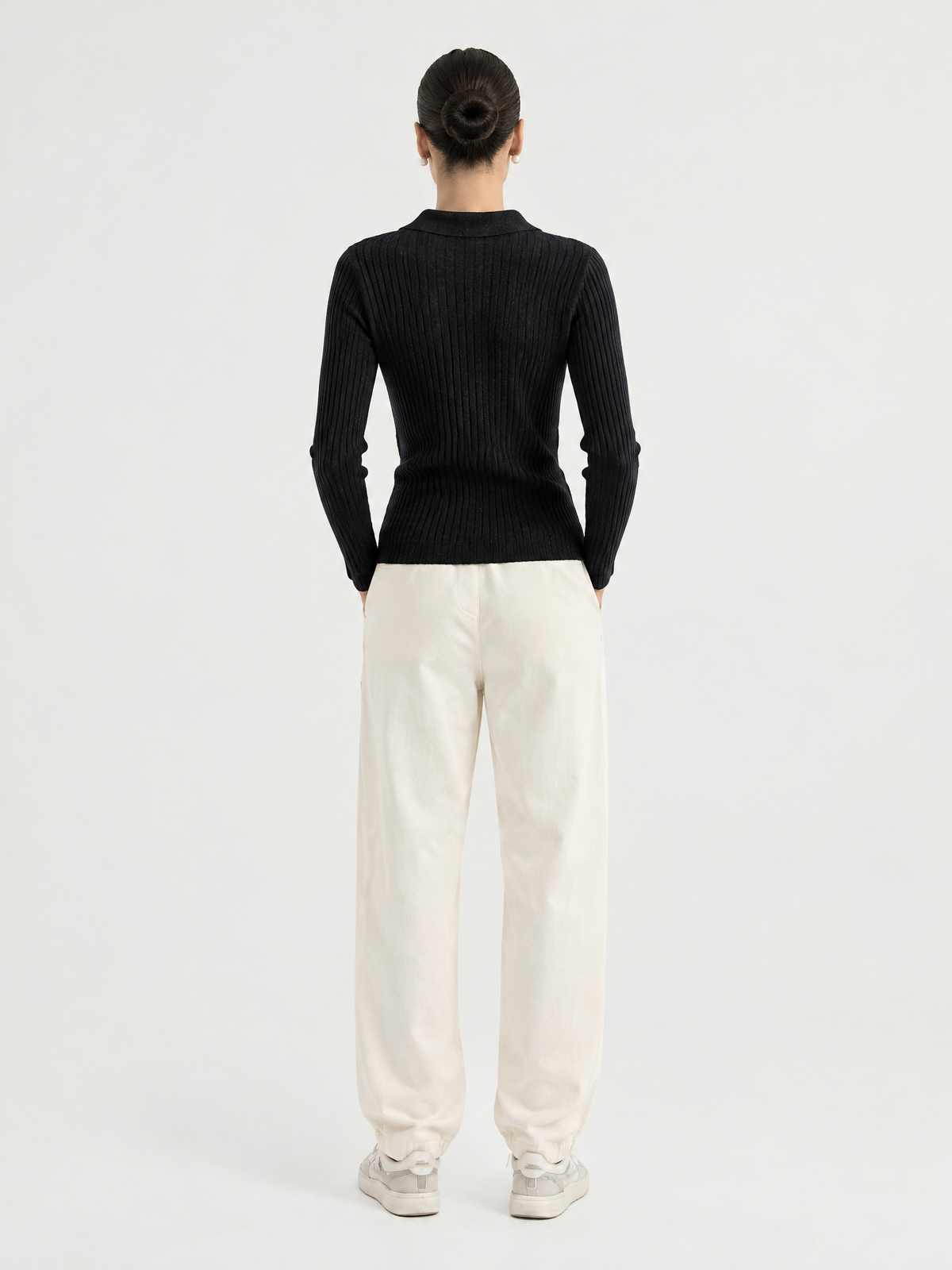 Cashmere knit jogger pants — Back view