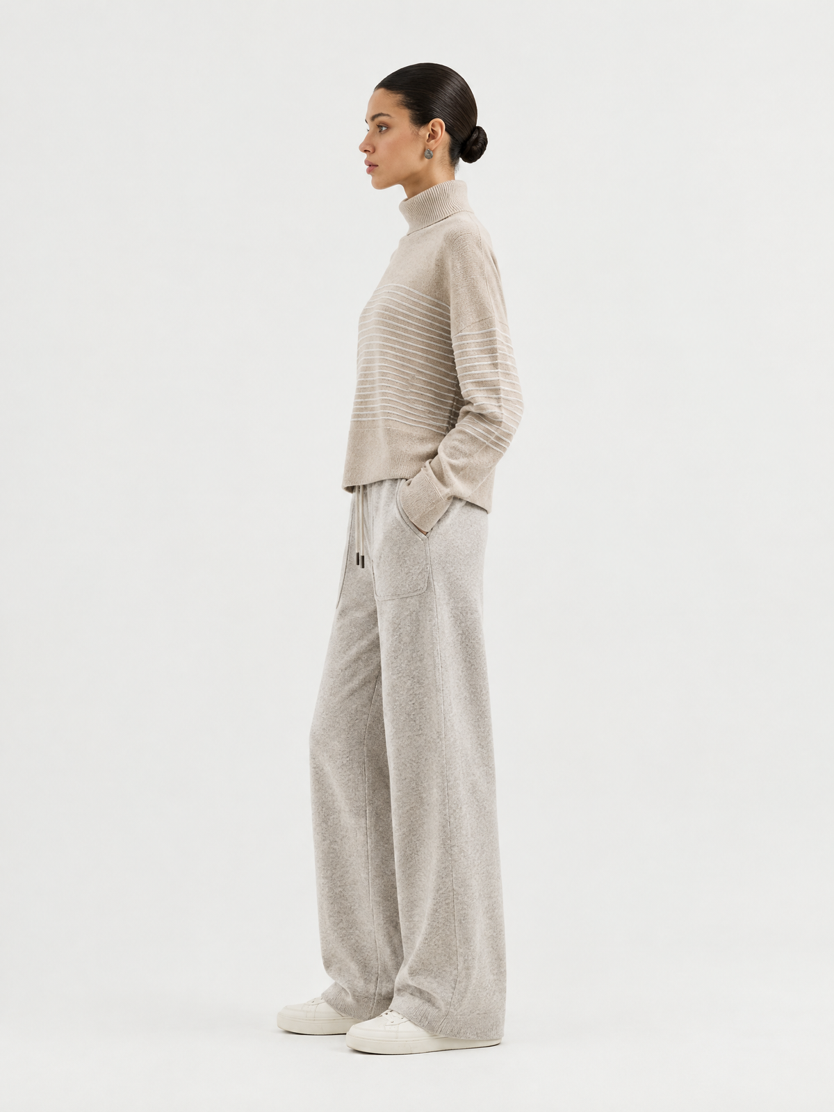 Wide-leg knit pants — Side view