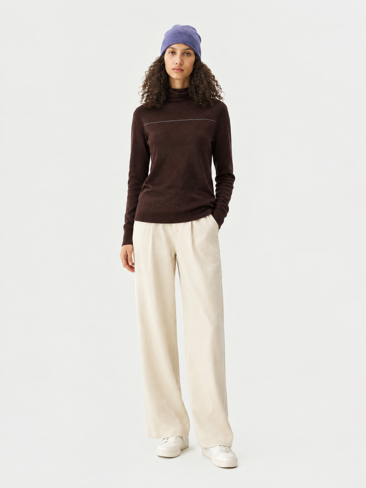 Turtleneck knit sweater — Front view