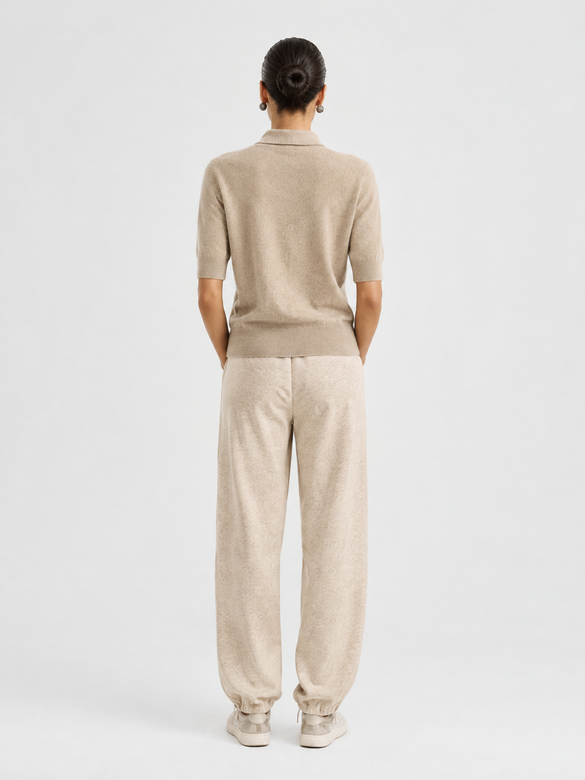 Short-sleeve bow-neck knit top — Back view